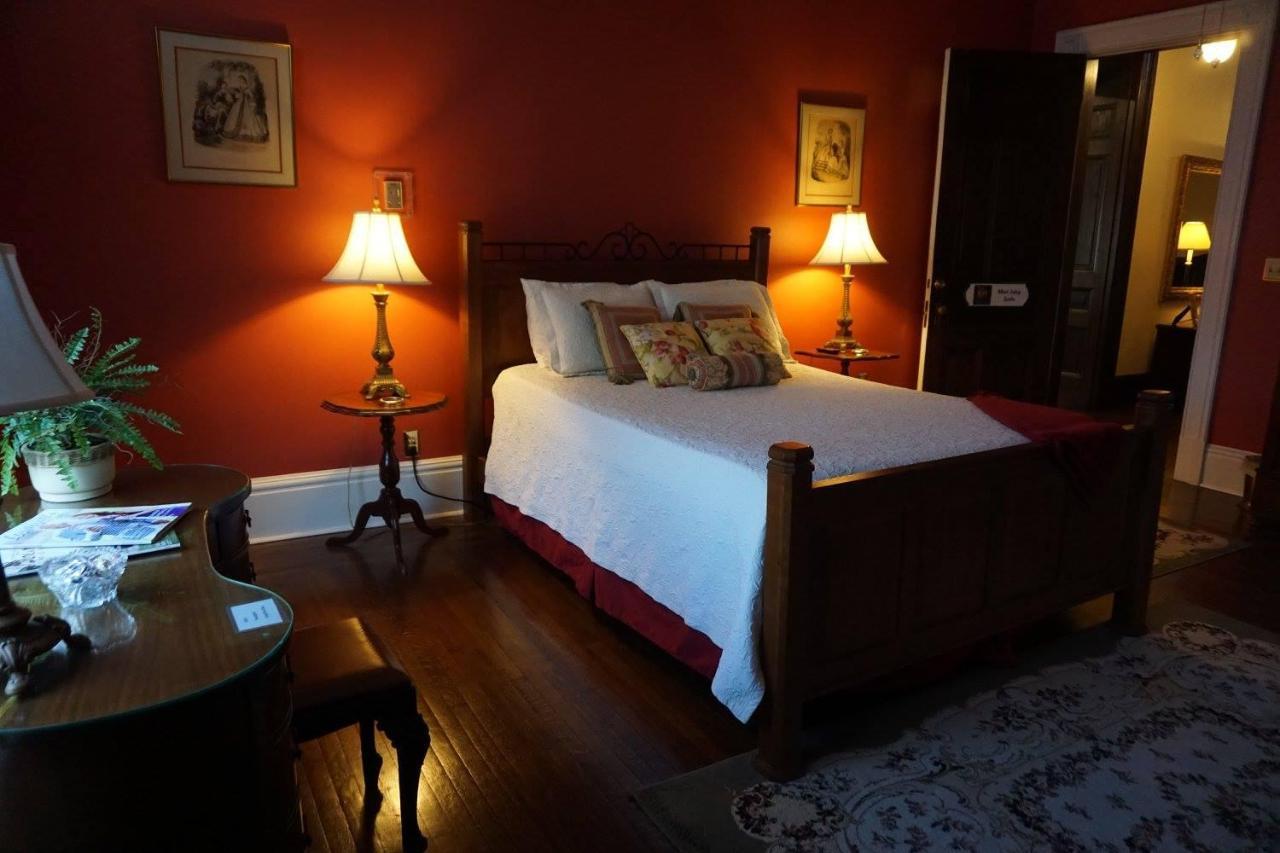 Louisville Bourbon Inn Exteriör bild