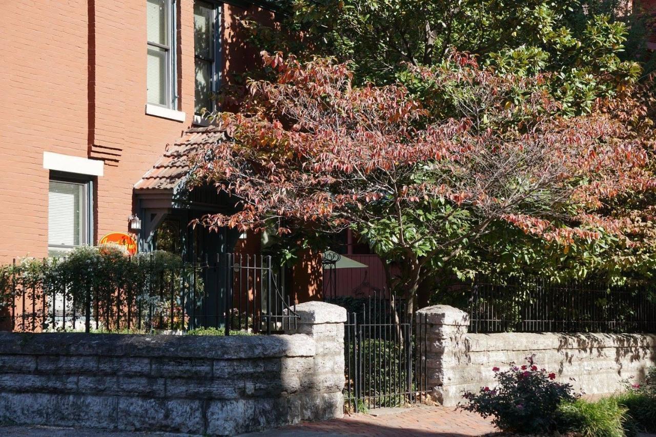 Louisville Bourbon Inn Exteriör bild