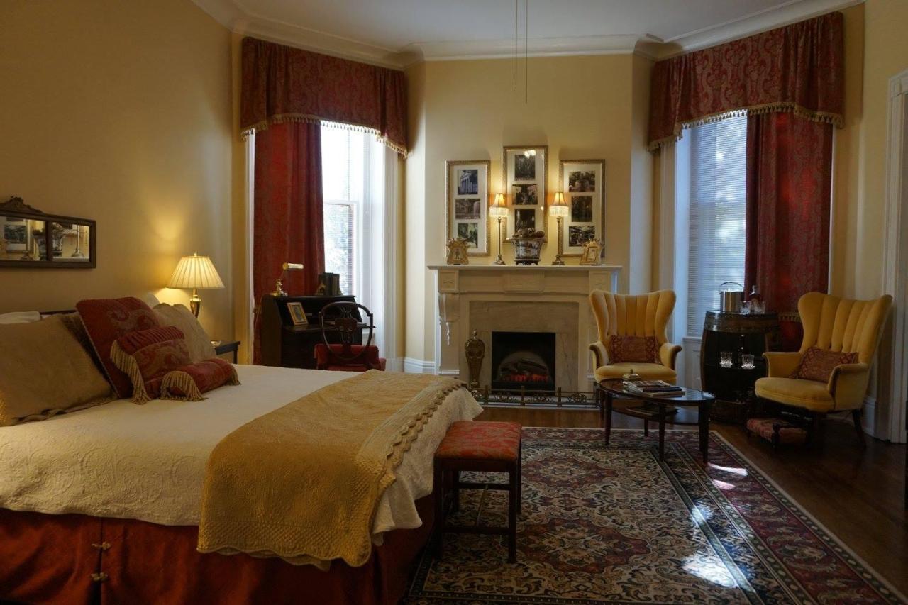 Louisville Bourbon Inn Exteriör bild